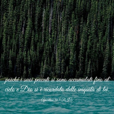 Picture 03 - Apocalisse 18:5 RIV - poiché i suoi peccati si sono accumulati fino al - Bible Verse Picture