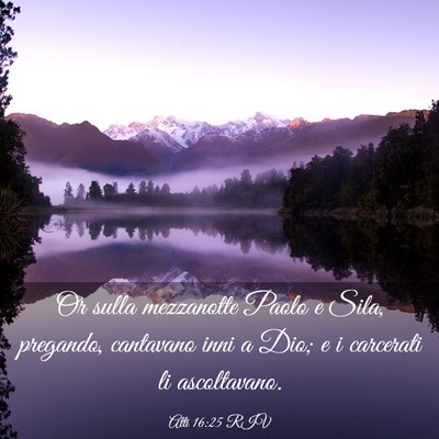 Picture 03 - Atti 16:25 RIV - Or sulla mezzanotte Paolo e Sila, pregando, - Bible Verse Picture