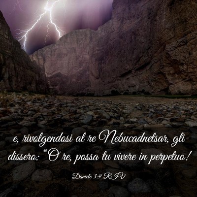 Picture 03 - Daniele 3:9 RIV - e, rivolgendosi al re Nebucadnetsar, gli dissero: - Bible Verse Picture