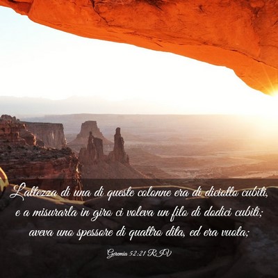 Picture 03 - Geremia 52:21 RIV - L’altezza di una di queste colonne era di - Bible Verse Picture