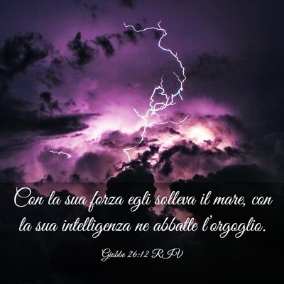 Picture 03 - Giobbe 26:12 RIV - Con la sua forza egli solleva il mare, con la sua - Bible Verse Picture