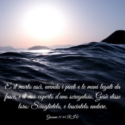 Picture 03 - Giovanni 11:44 RIV - E il morto uscì, avendo i piedi e le mani legati - Bible Verse Picture