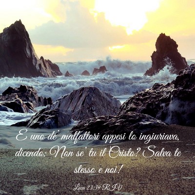 Picture 03 - Luca 23:39 RIV - E uno de’ malfattori appesi lo ingiuriava, - Bible Verse Picture