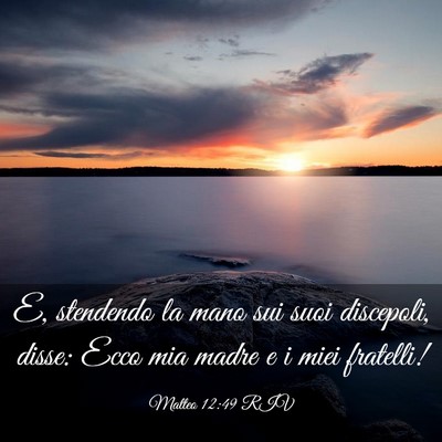 Picture 03 - Matteo 12:49 RIV - E, stendendo la mano sui suoi discepoli, disse: - Bible Verse Picture