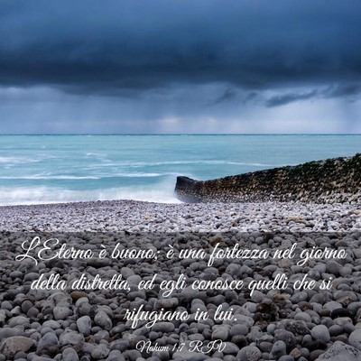 Picture 03 - Nahum 1:7 RIV - L’Eterno è buono; è una fortezza nel giorno - Bible Verse Picture