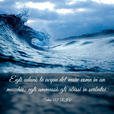 Picture 03 - Salmi 33:7 RIV - Egli adunò le acque del mare come in un mucchio; - Bible Verse Picture