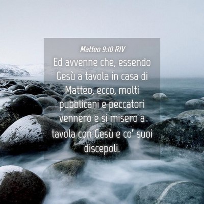 Picture 04 - Matteo 9:10 RIV - Ed avvenne che, essendo Gesù a tavola in casa di - Bible Verse Picture