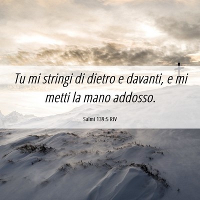Picture 06 - Salmi 139:5 RIV - Tu mi stringi di dietro e davanti, e mi metti la - Bible Verse Picture